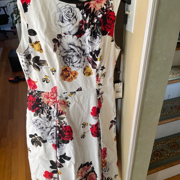 Beautiful fit and flare floral and lace - Picture 2 of 7